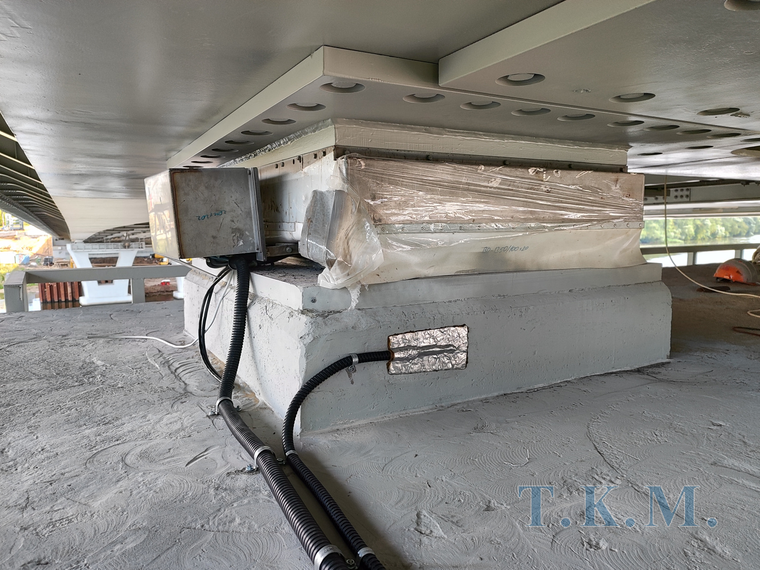 Мост через р. Москва в створе улицы Мясищева в г. Москве