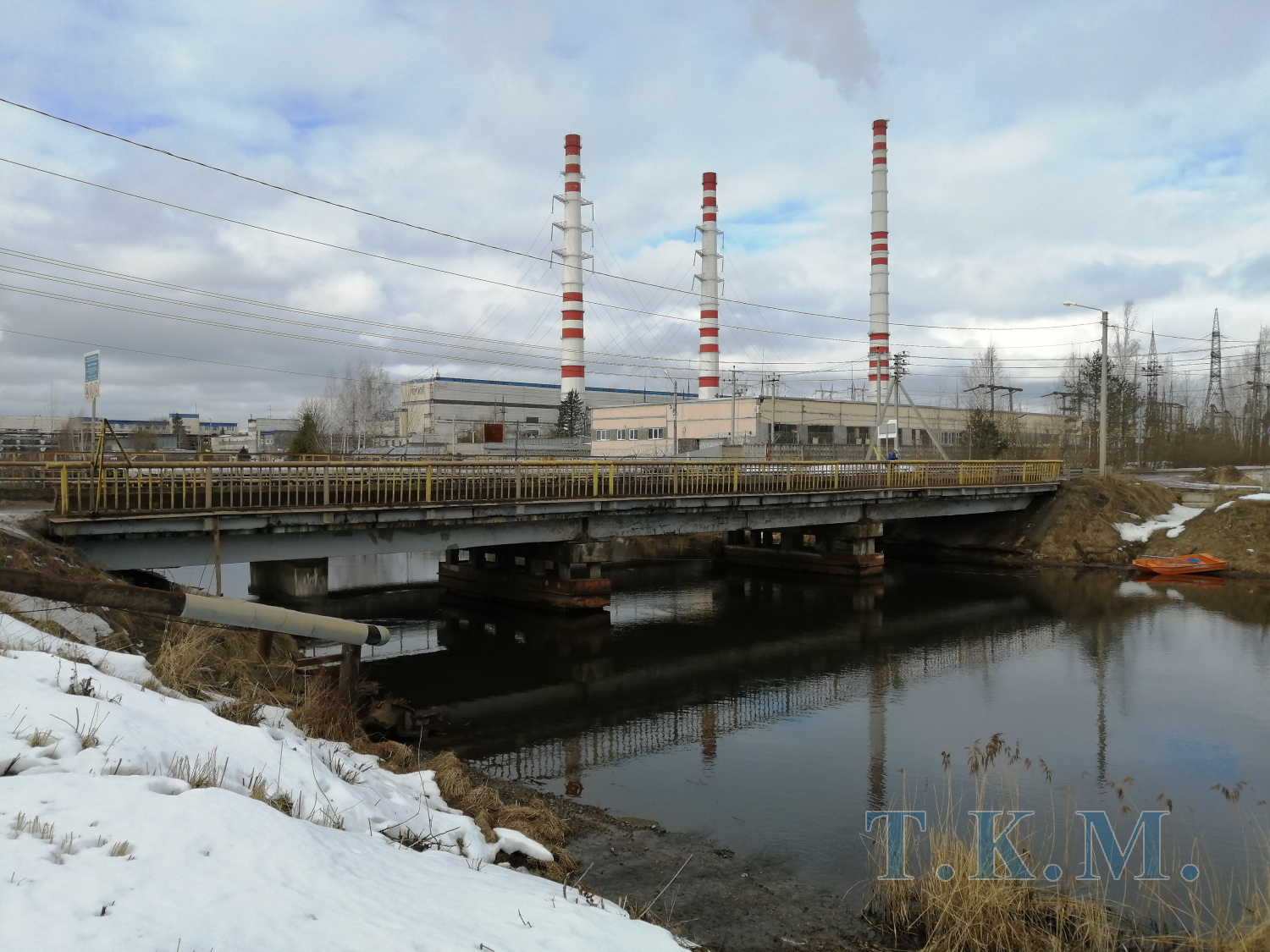 Автодорожный мост через отводящий канал Конаковской ГРЭС в Тверской области