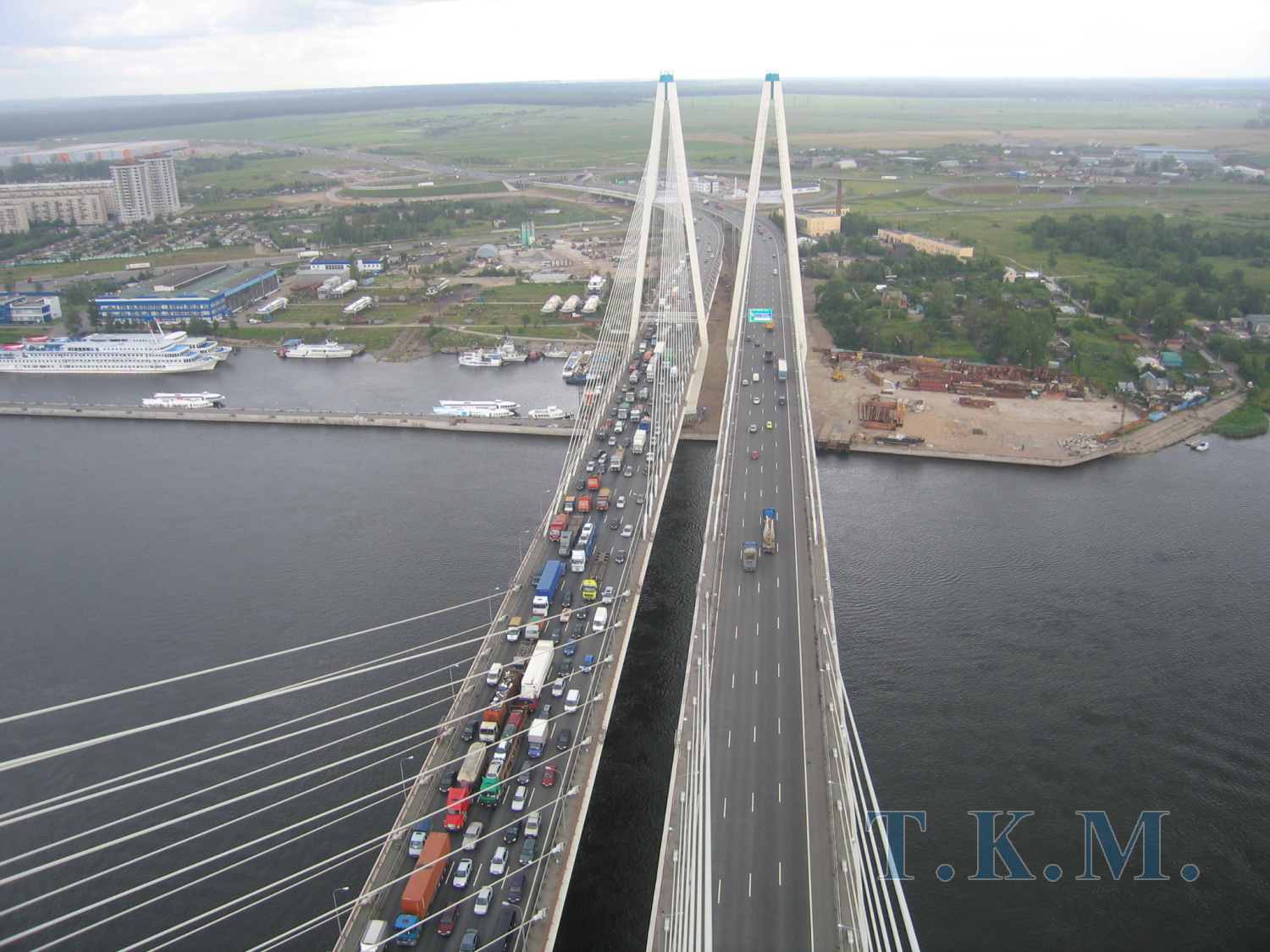 Вантовый мост ч/р Неву на кольцевой автодороге (КАД) г. Санкт-Петербурге