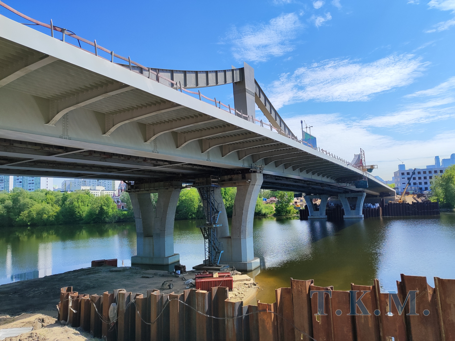Мост через р. Москва в створе улицы Мясищева в г. Москве