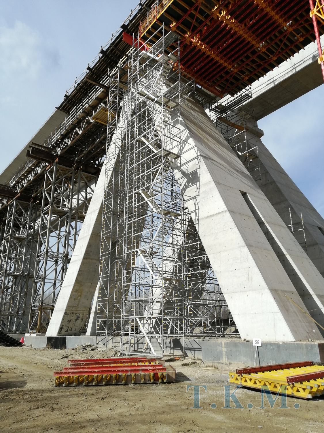 Виадук на уч-ке строительства ж/д «Стара Пазова – Нови Сад» в Республике Сербии