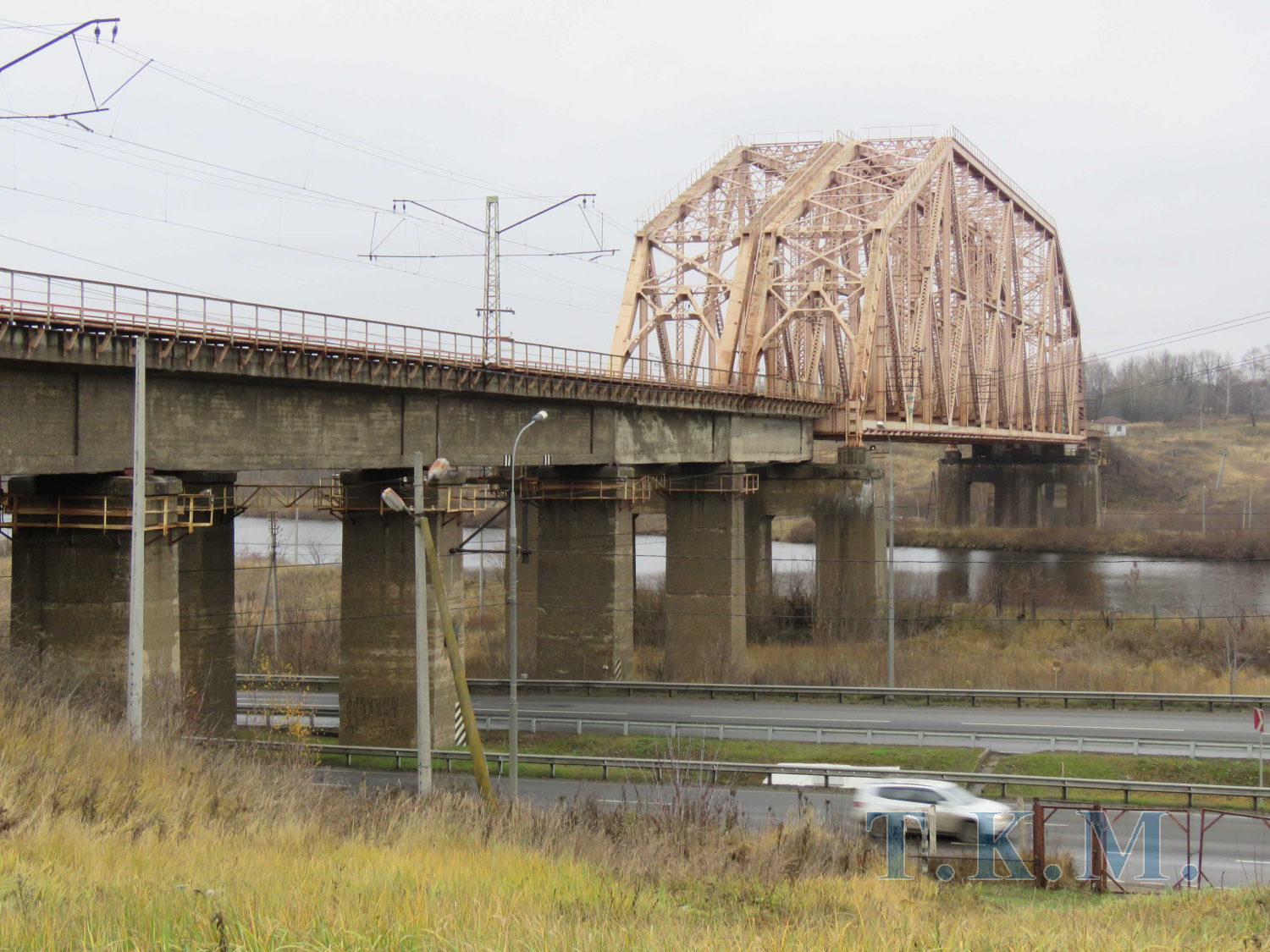 Мостовое сооружение через канал им. Москвы на 56 км пк4 линии Москва - Савелово