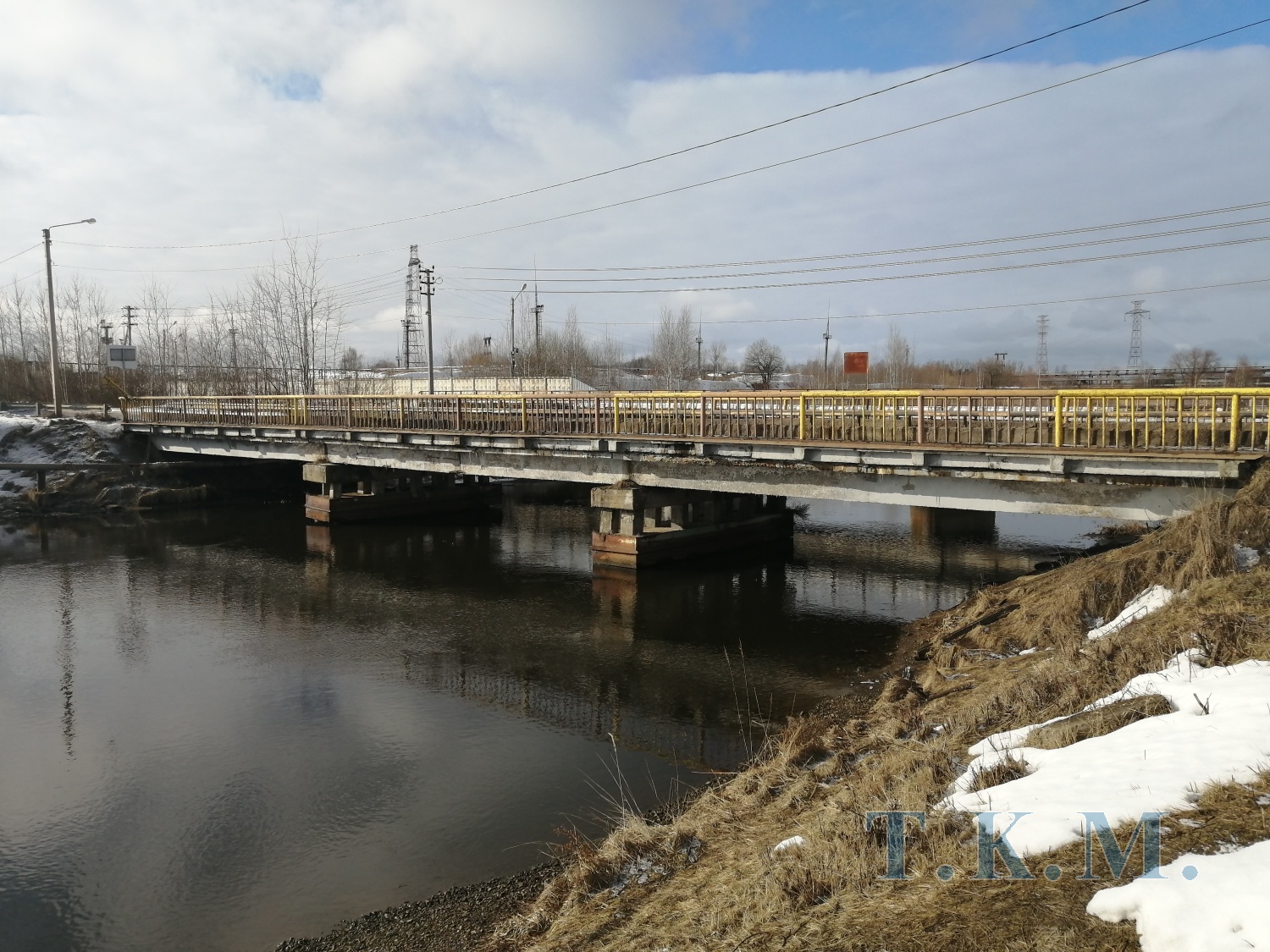 Автодорожный мост через отводящий канал Конаковской ГРЭС в Тверской области