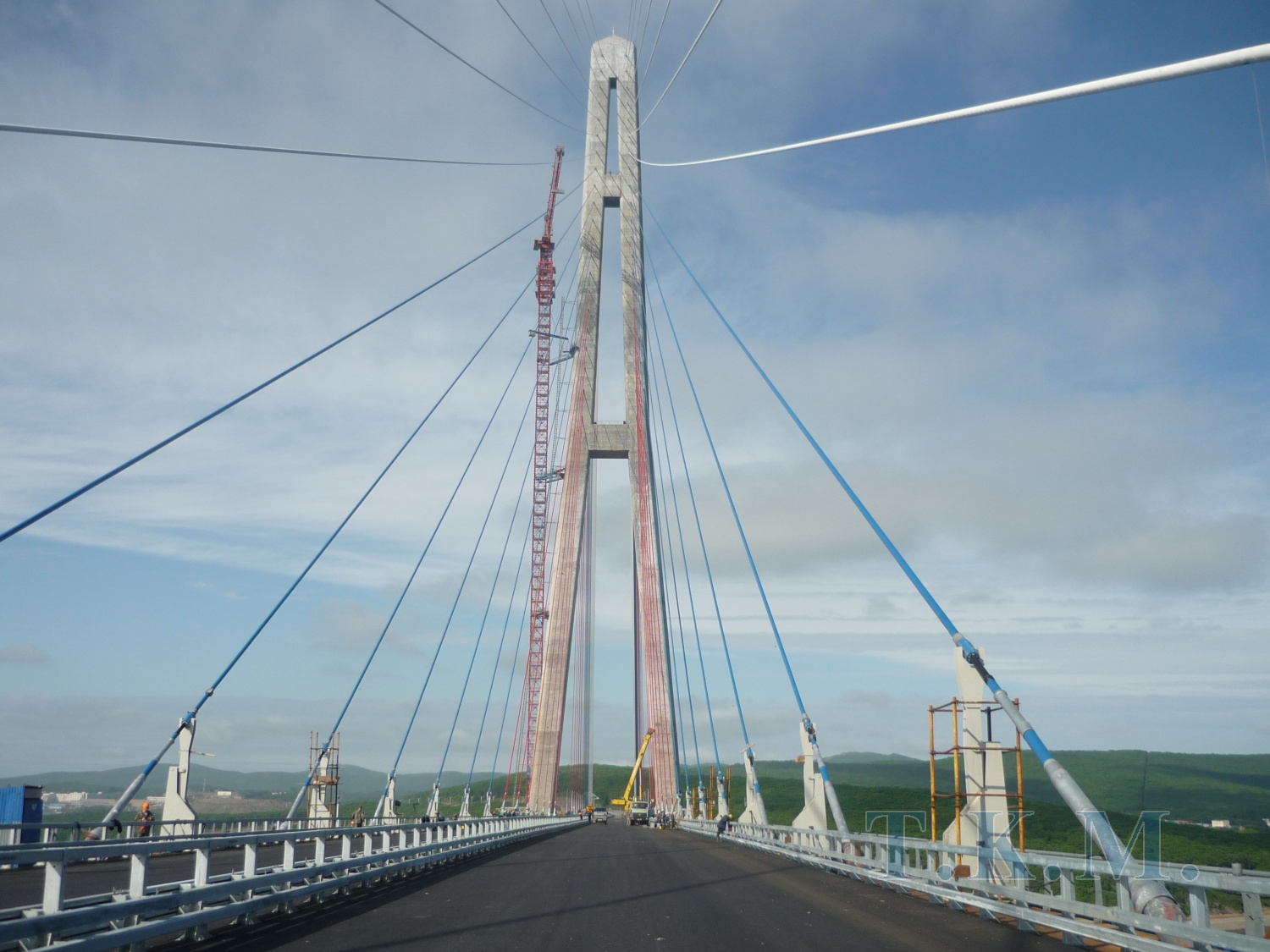 Вантовый мост на о.Русский через пролив Босфор Восточный 